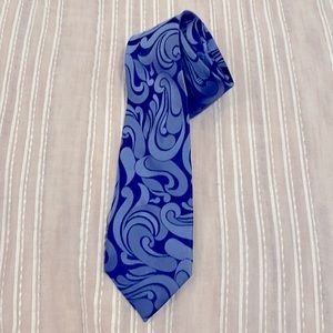 Men’s tie - blue with swooping paisley type accents